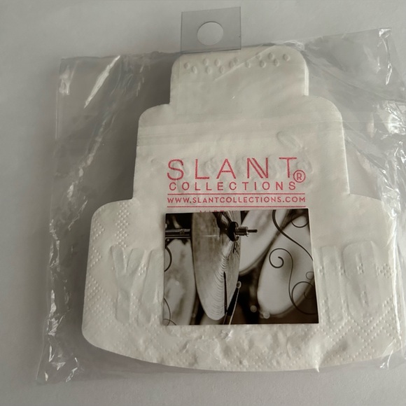 New 20 Happy Birthday Cake Shaped Napkins Gold Foil Letters Slant Collection - Picture 8 of 11